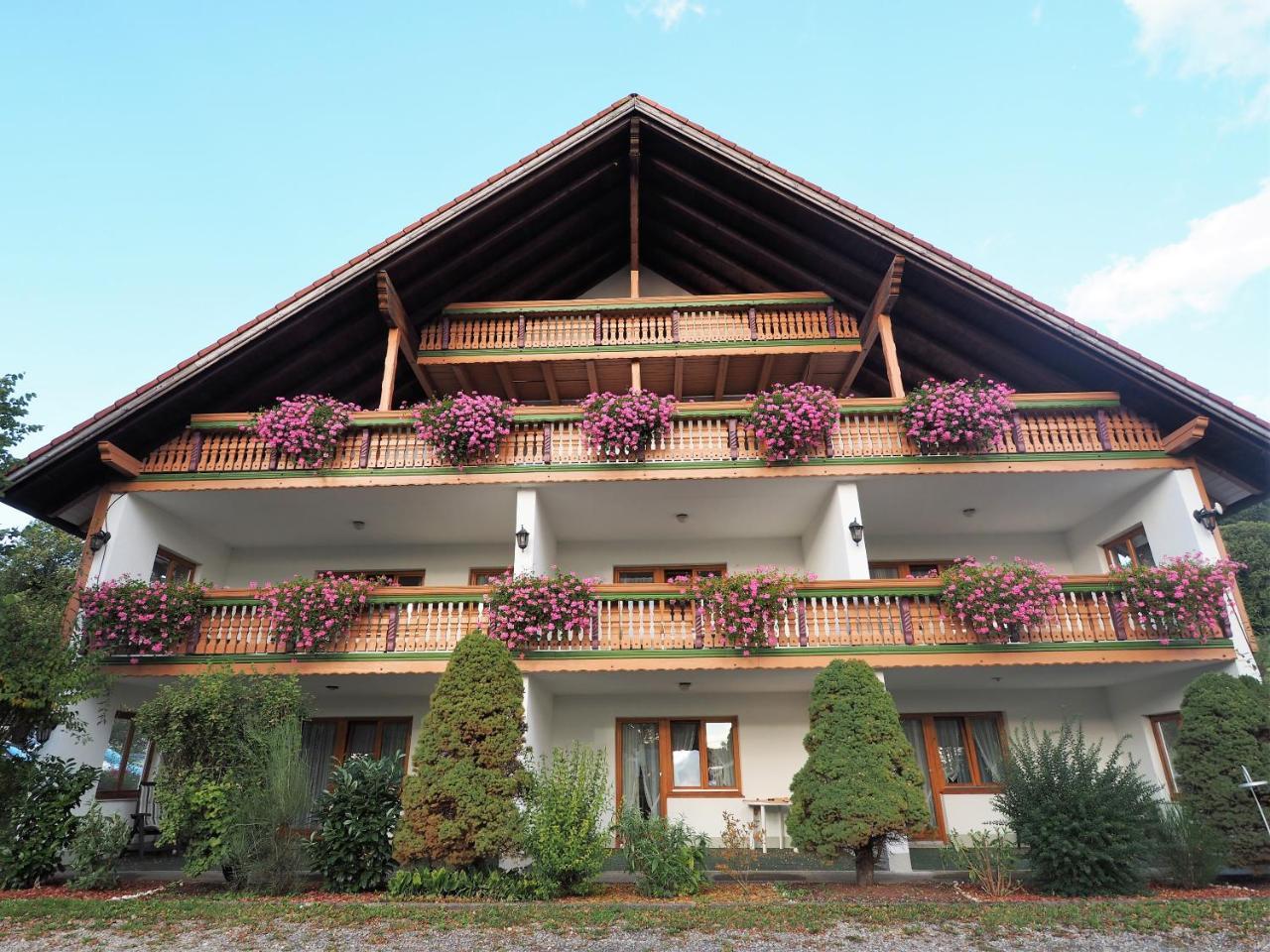 Landgasthof Zum Schwarzen Grat Isny im Allgäu Extérieur photo